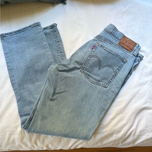Levi’s Strauss Wedgie Straight light blue distressed size 28